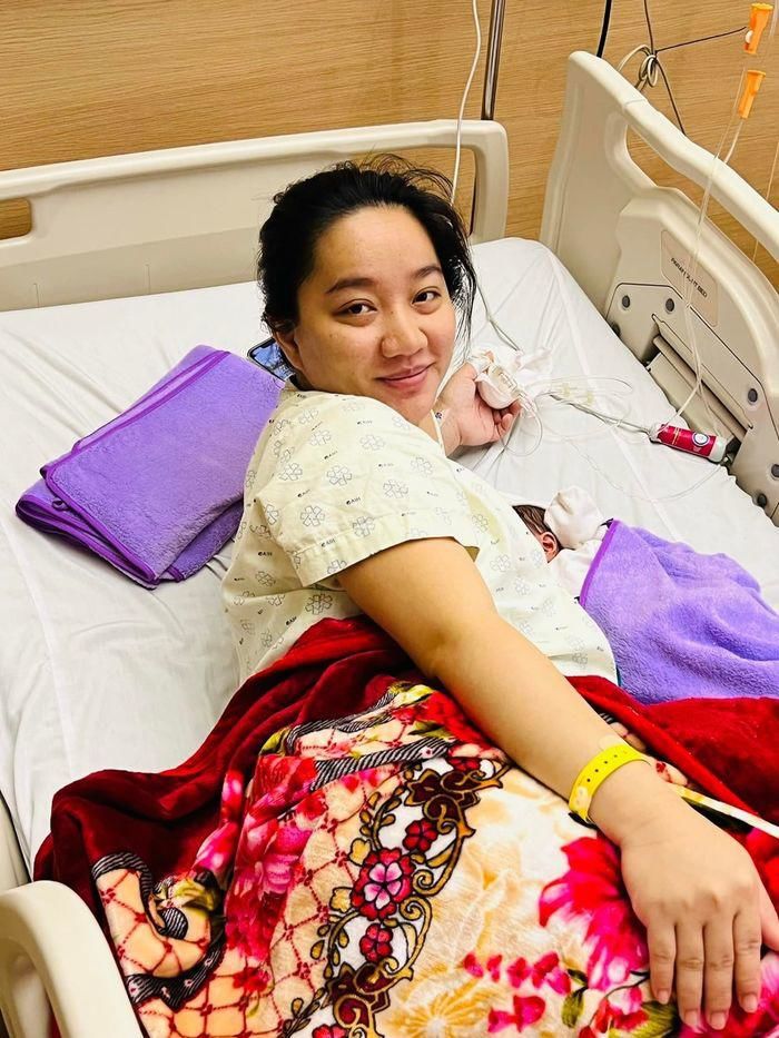 Con trai Dương Lâm 7 tháng tuổi được ba tìm vợ, vàng đeo đỏ tay