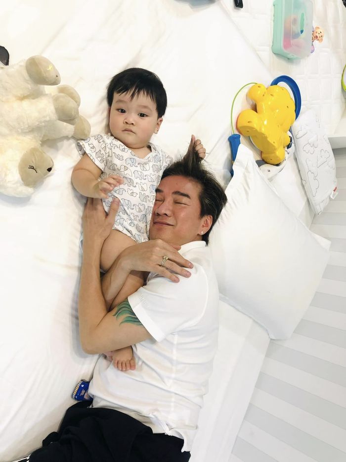 Mr. Đàm đưa con gặp gỡ dàn sao Việt, Polo bẽn lẽn khi Mỹ Tâm cưng nựng