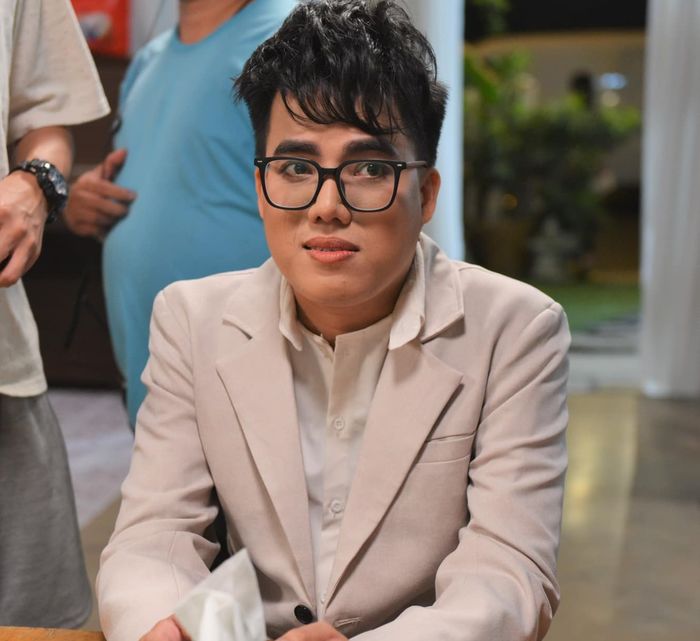 Drama thầy trò Vbiz: Tiếng thầy cao quý lắm, muốn nhận vơ không dễ