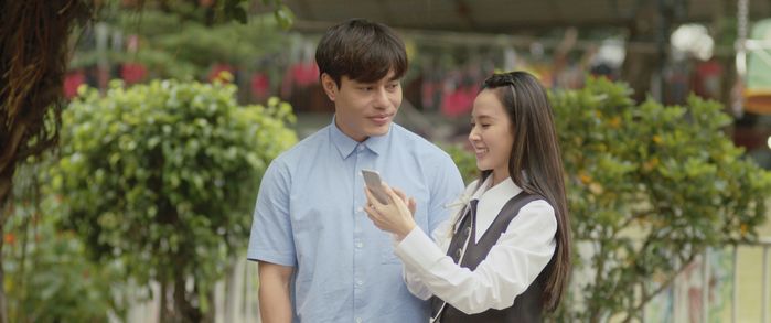 Dương Lâm đóng 2 phim điện ảnh: 1 lập kỷ lục phòng vé, 1 rút khỏi rạp