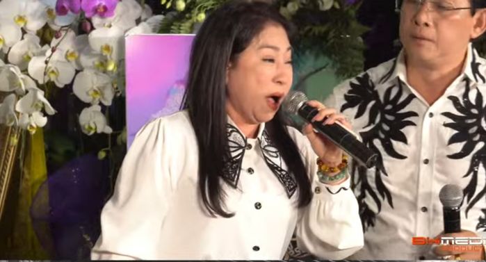Đêm cuối tang lễ NSƯT Vũ Linh: Thanh Hằng ngã quỵ, Thoại Mỹ khóc ngất