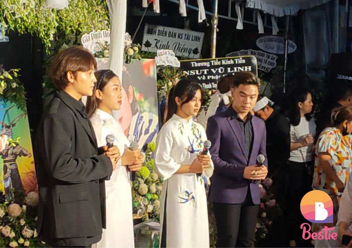 Đêm cuối tang lễ NSƯT Vũ Linh: Thanh Hằng ngã quỵ, Thoại Mỹ khóc ngất
