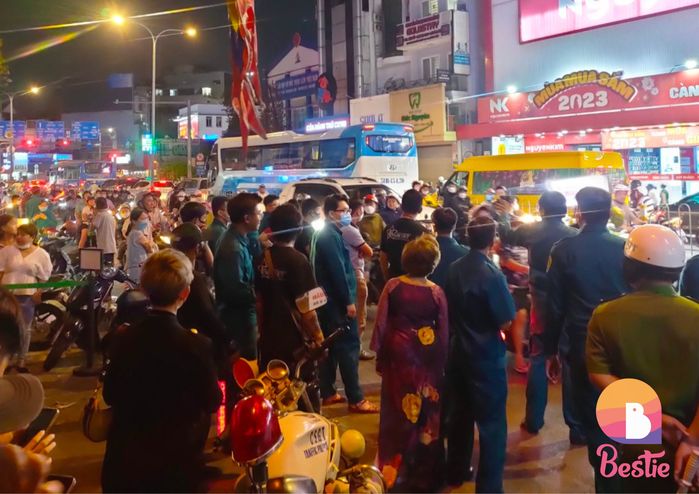 Đêm cuối tang lễ NSƯT Vũ Linh: Thanh Hằng ngã quỵ, Thoại Mỹ khóc ngất