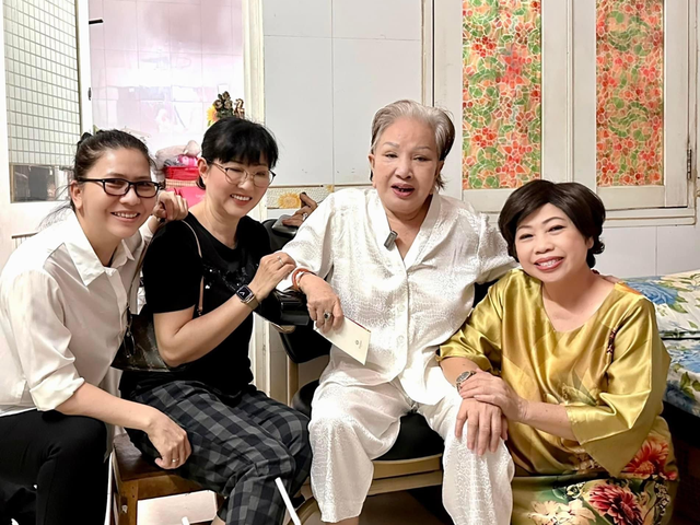 Gia đình nghệ sĩ Hồng Nga mệt mỏi vì bị các YouTuber làm phiền