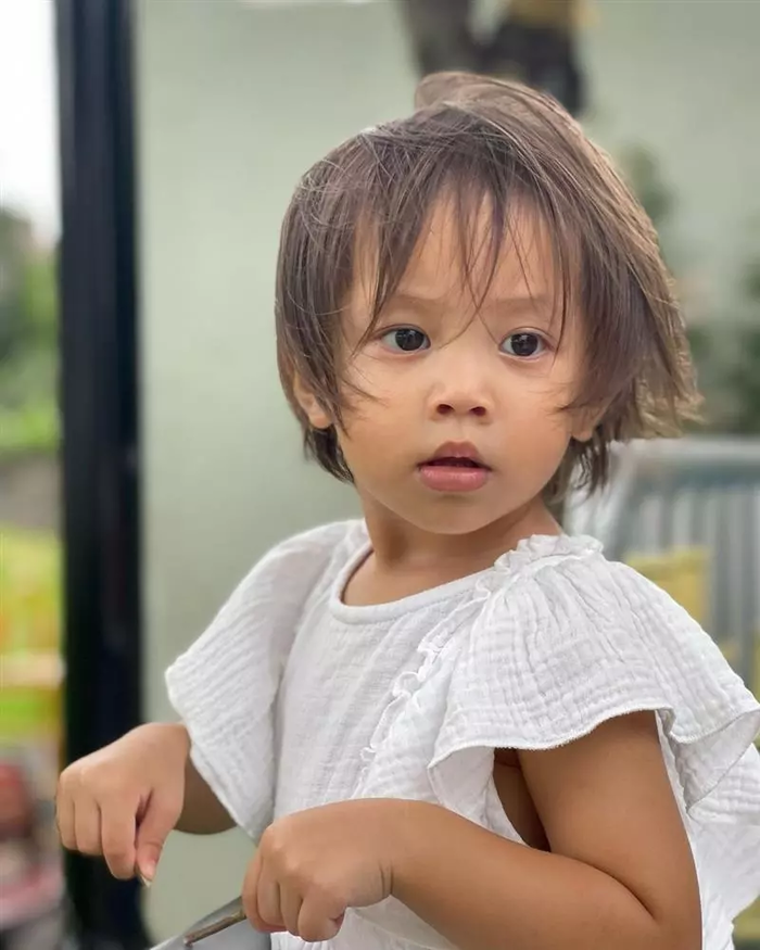 Đẹp như mẹ, Lisa để tóc thế nào cũng gây mê: Búi kiểu Na Tra cưng nhất