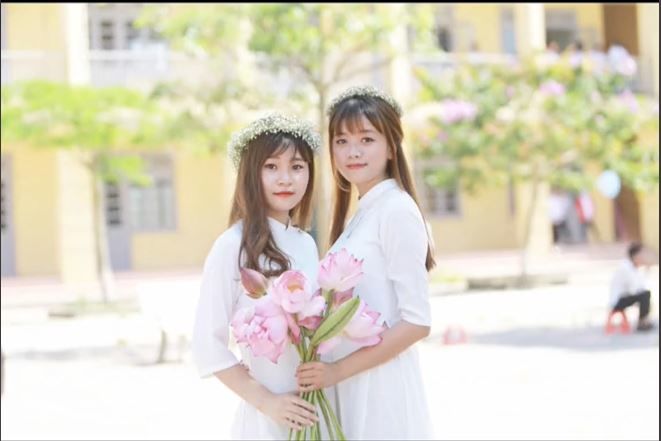 Hết hồn cảnh cô dâu phi xe máy đến hôn lễ của người khác