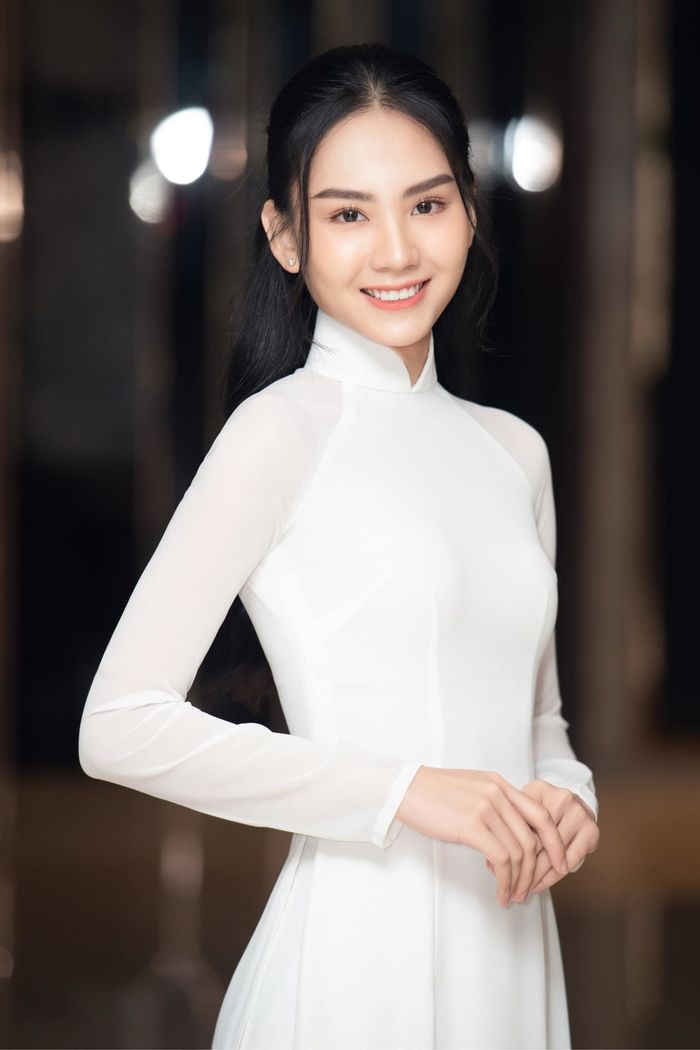 Hoa hậu Mai Phương và Đỗ Mỹ Linh: Đăng quang vẫn không quên việc học