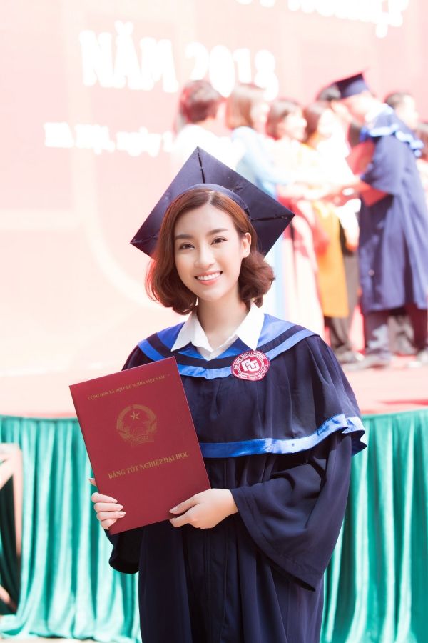 Hoa hậu Mai Phương và Đỗ Mỹ Linh: Đăng quang vẫn không quên việc học