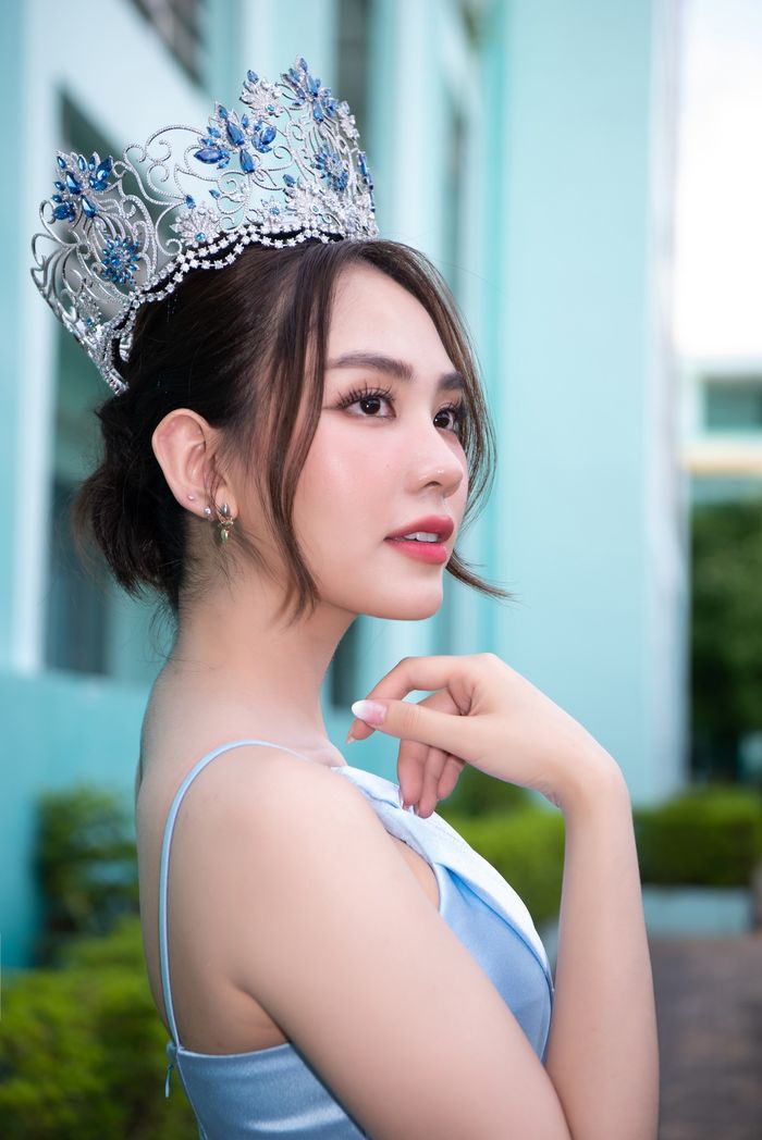Hoa hậu Mai Phương và Đỗ Mỹ Linh: Đăng quang vẫn không quên việc học