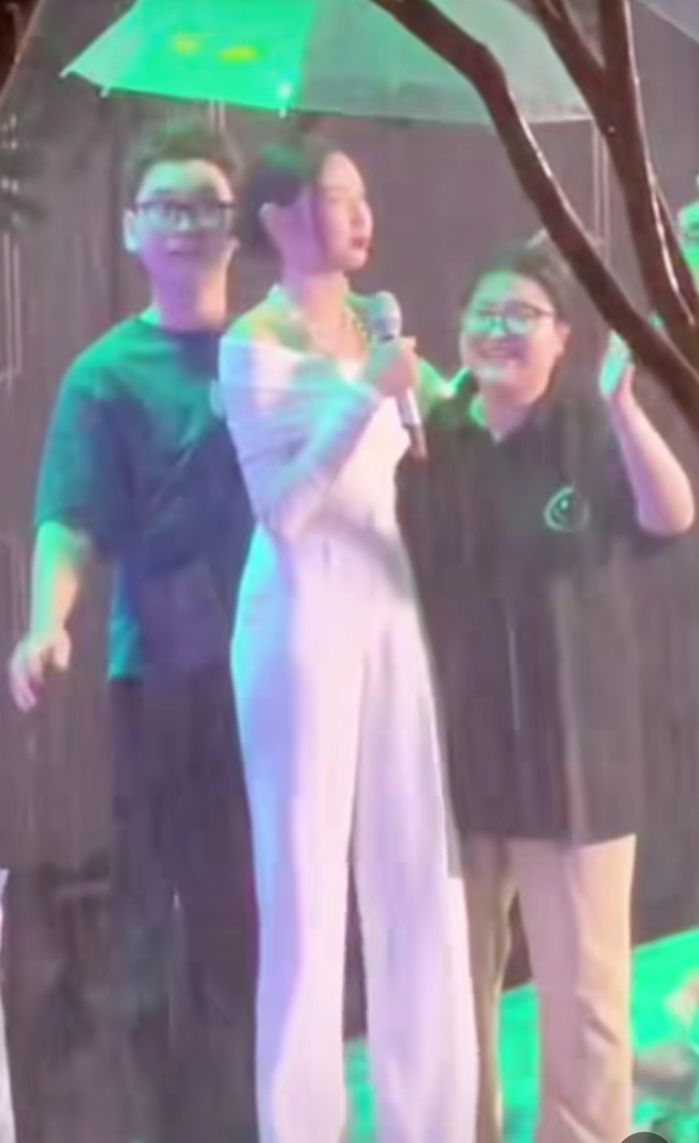 Đằng sau ánh hào quang: Thùy Tiên gục ngã sau nhiều ngày chạy show