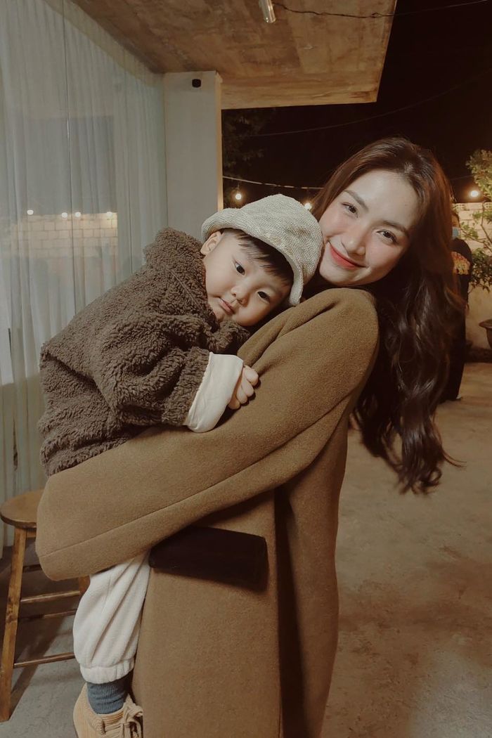 Hòa Minzy dạy con cảnh giác người lạ, bật ngửa câu trả lời của Bo Thúi