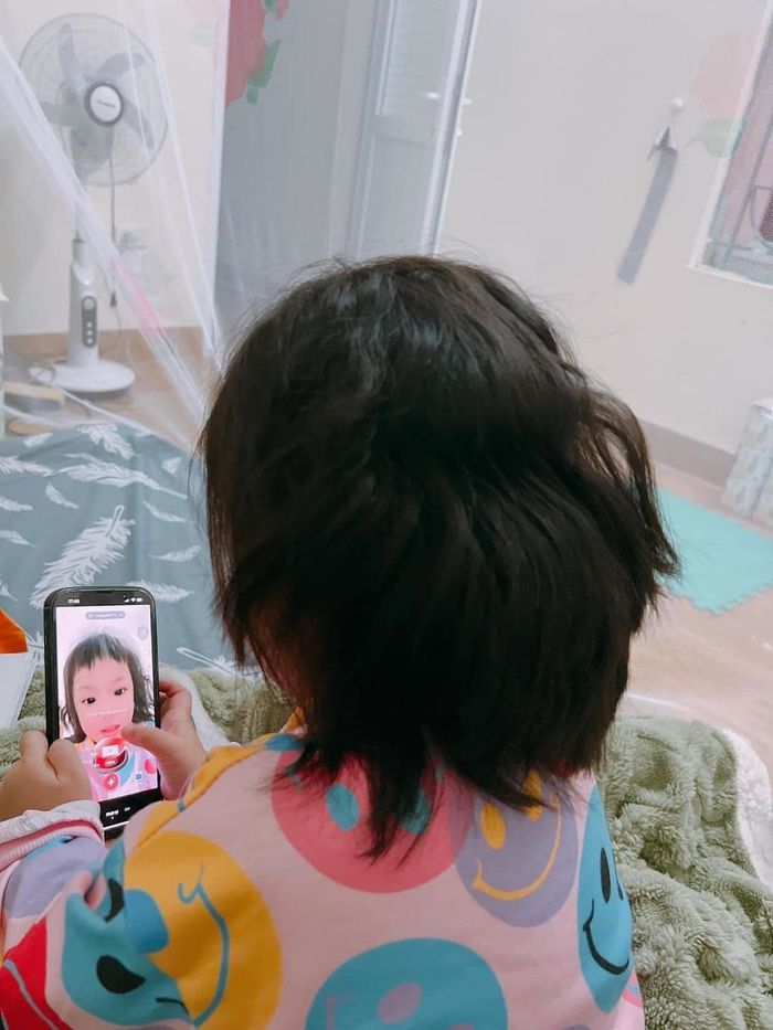Học cắt tóc trên mạng, bố trổ tài ngay cho con gái: Thành quả bật ngửa