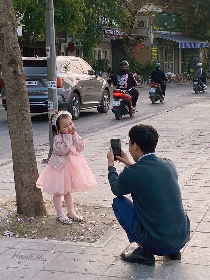 Học cắt tóc trên mạng, bố trổ tài ngay cho con gái: Thành quả bật ngửa