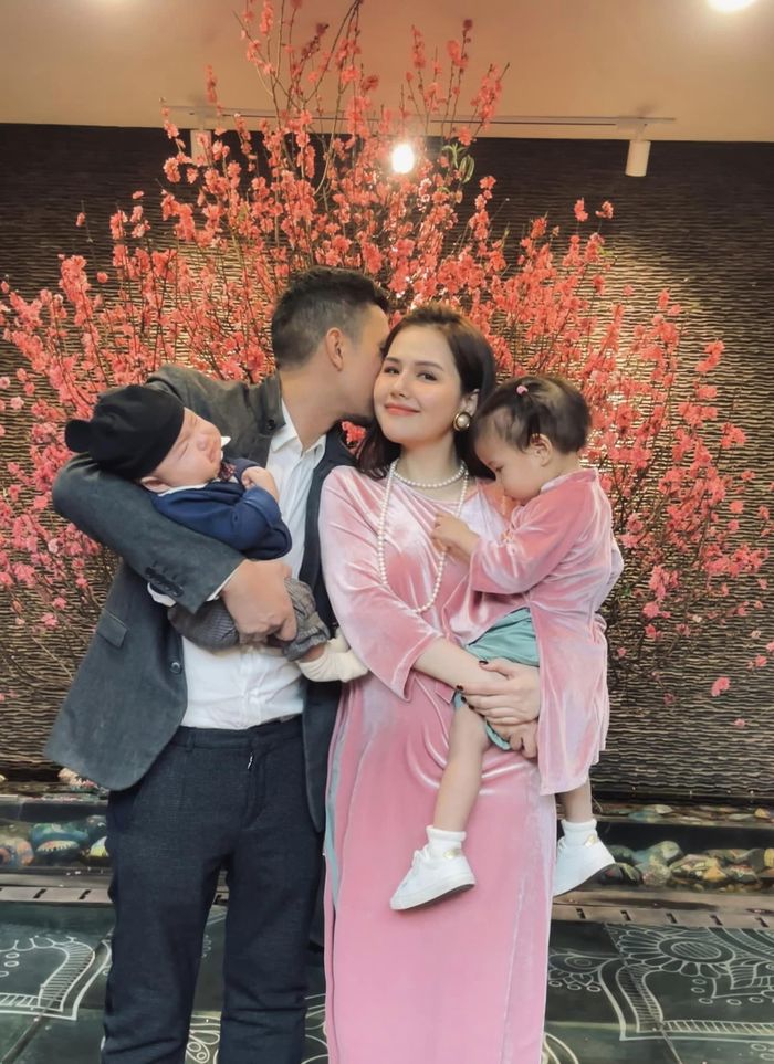Hội mẹ bỉm sữa triệu đô: Phanh Lee không chất bằng vợ tay chơi siêu xe