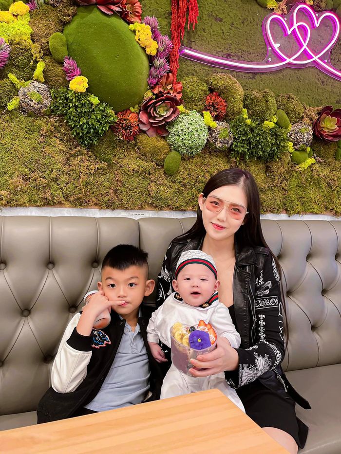 Hội mẹ bỉm sữa triệu đô: Phanh Lee không chất bằng vợ tay chơi siêu xe