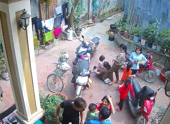 Lấy chồng gần, cô gái sang ăn chực làm gia đình khiêng ra sân đuổi về