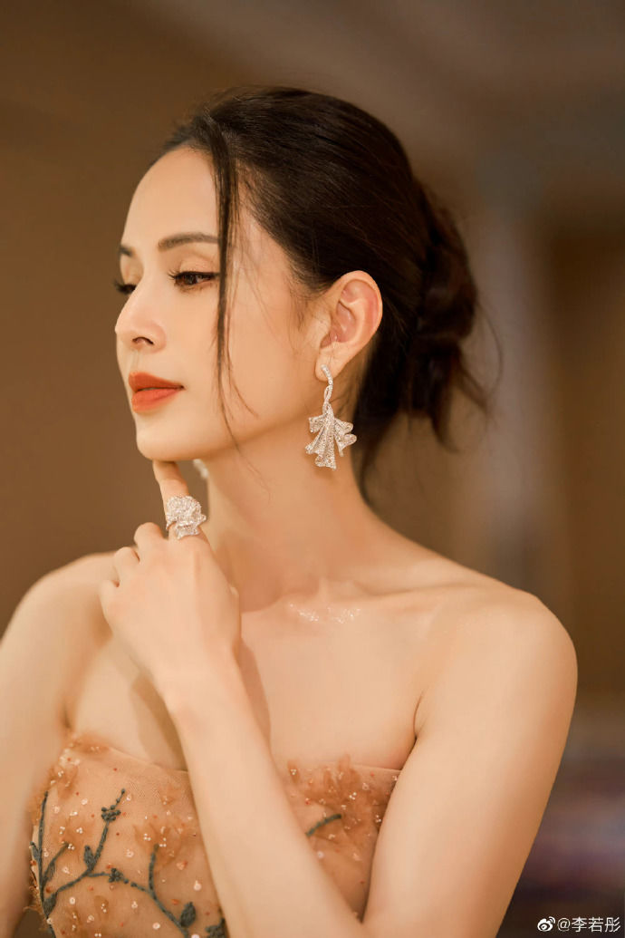 Lý Nhược Đồng ở tuổi 56: Tự tin nhan sắc, tiếc nuối vì không con cái