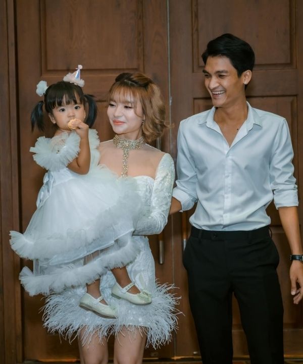 Mạc Văn Khoa hé lộ hoàn cảnh lần đầu gặp vợ: Chỉ đủ tiền trả tô bún