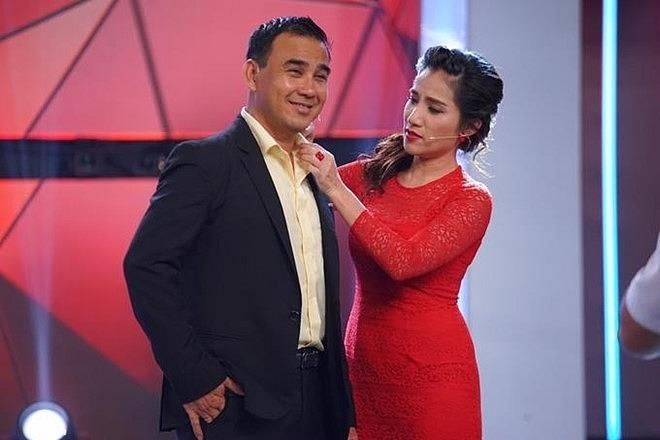 Quyền Linh chăm đăng ảnh ăn cơm với ái nữ: Lọ Lem luôn chiếm spotlight