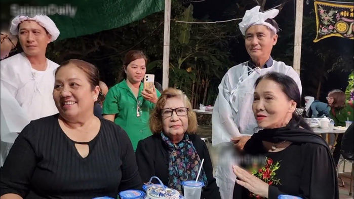 Nghệ sĩ Linh Tâm, Thanh Hằng đến chia buồn cùng gia quyến NSƯT Vũ Linh