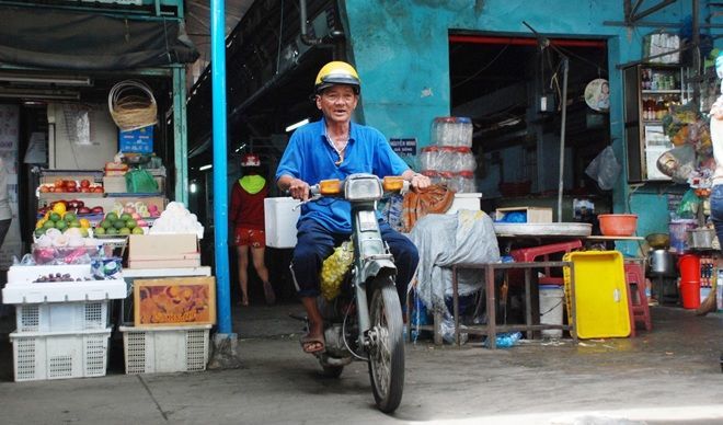 Anh ba gác trúng số 5 tỷ đồng, dùng toàn bộ tiền để giúp người