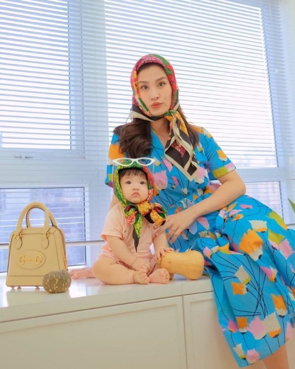 “Thế lực nhí” Vbiz bé tí đã dùng túi hiệu: Lisa dùng “ké” mẹ