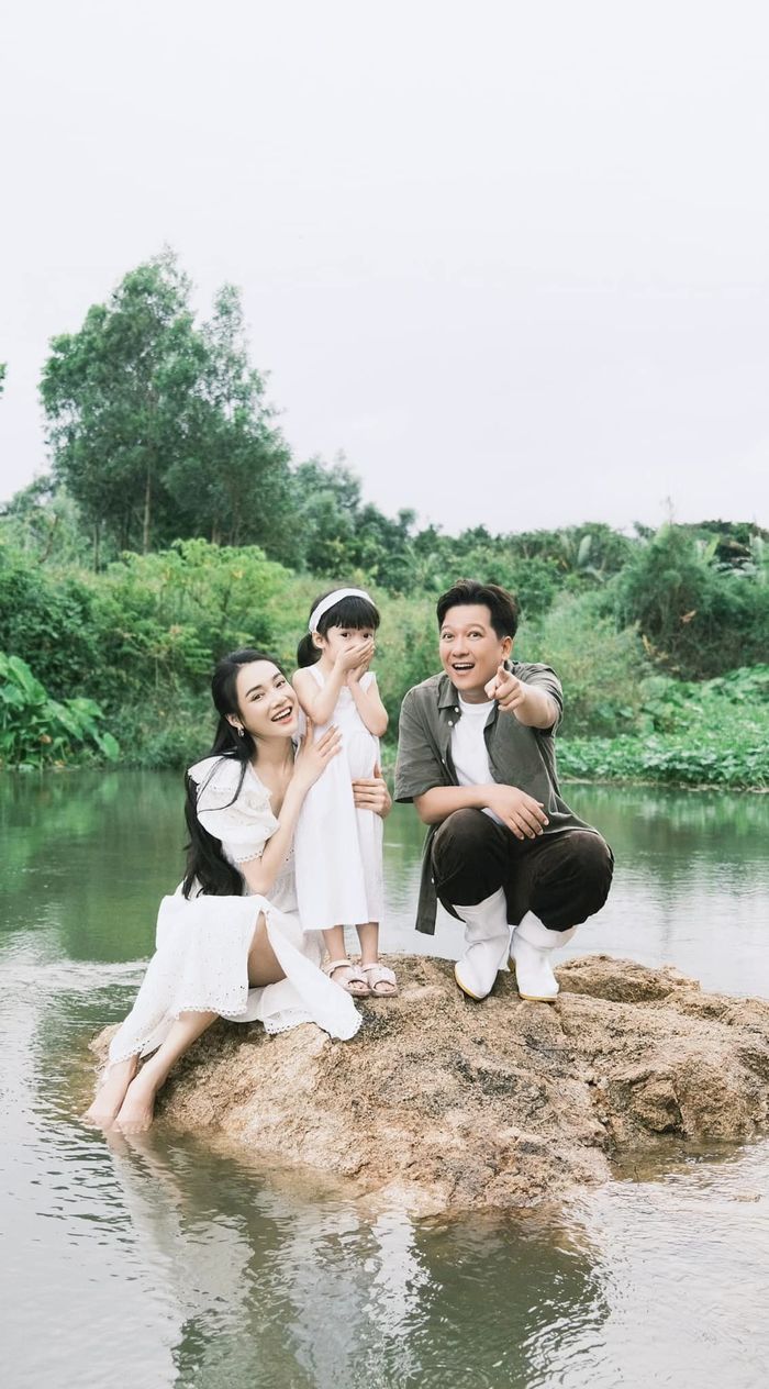 Trường Giang đắc ý khi con gái Destiny giống mình y đúc