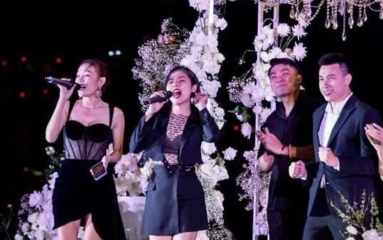 Vân Trang ghi điểm khi dự đám cưới: Mặc tinh tế nhưng vẫn nổi bật