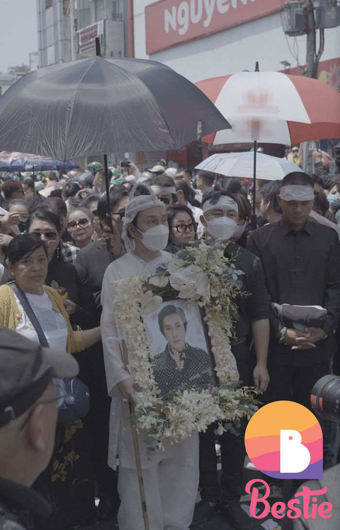 Việt Hương phản hồi việc không xuất hiện tại tang lễ nghệ sĩ Vũ Linh
