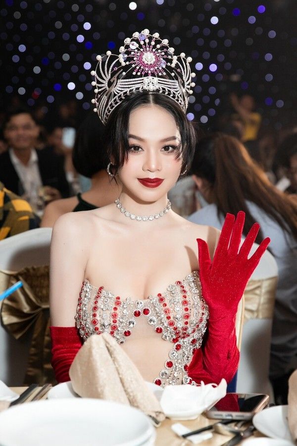 Vướng nghi vấn “dao kéo”, Thanh Thuỷ tung ảnh hồi bé chứng minh