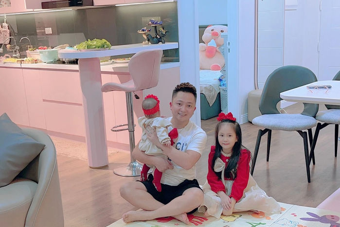 Chồng chi 700 triệu tặng vợ ngôi nhà màu hồng đẹp như phim Hàn Quốc