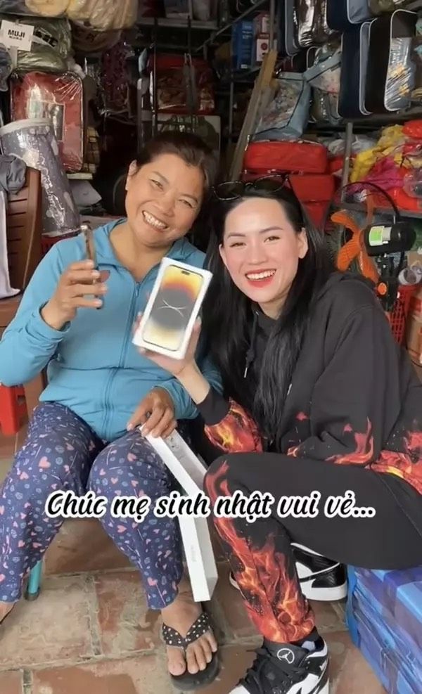 Mẹ Võ Hà Linh không thích nghề nghiệp của con dù thu nhập khủng