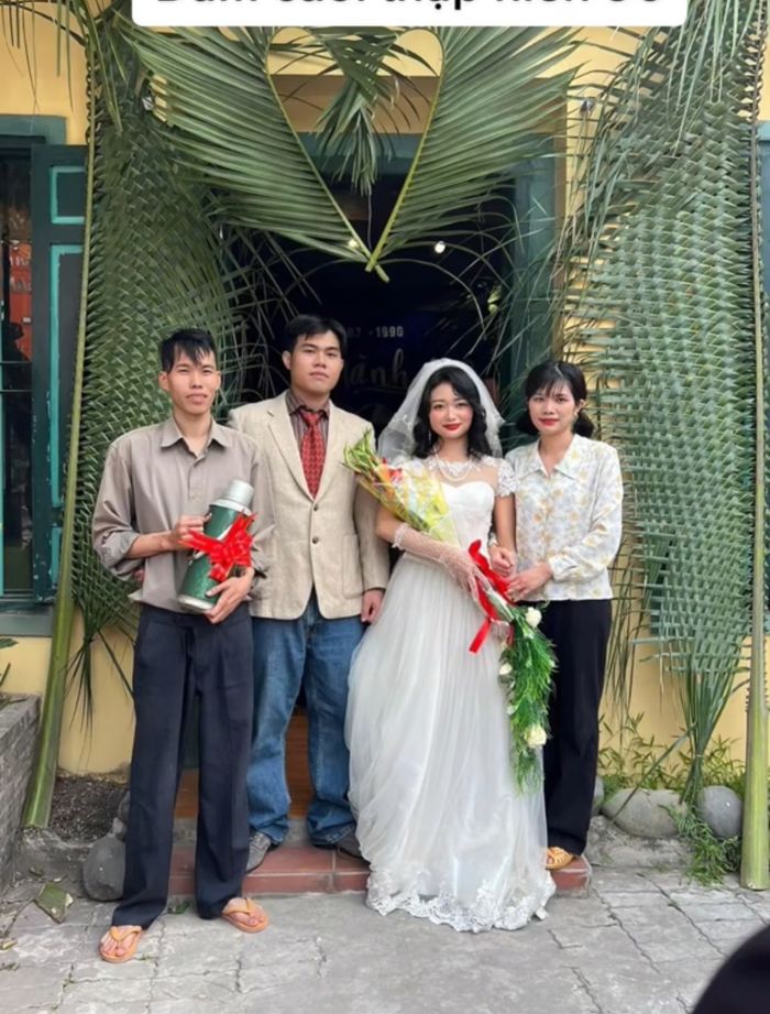 Độc đáo đám cưới theo phong cách thập niên 90: Rước dâu bằng xe đạp