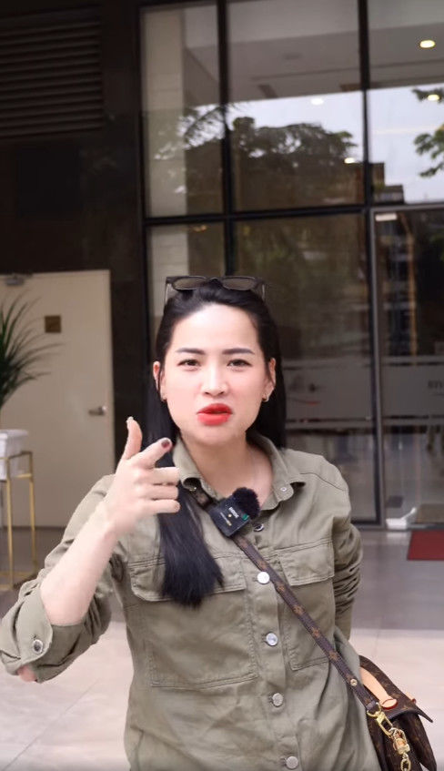Uy tín như Võ Hà Linh: Bán hết 3 nhà máy hàng trong phiên livestream 