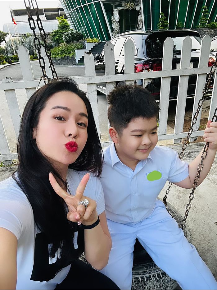 Từng bị làm khó, Nhật Kim Anh giờ cứ ngày nghỉ là được gặp con trai