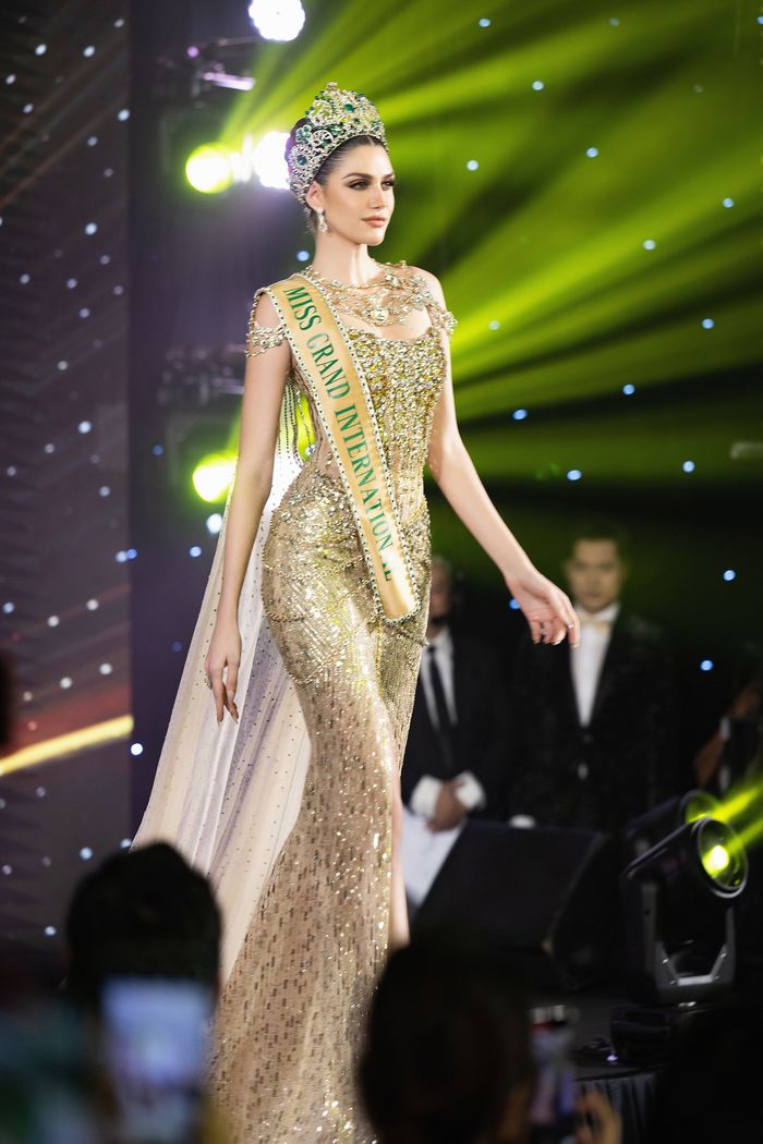 Ảnh hot sao Việt 4/4: Lương Thùy Linh đọ sắc Miss Grand International