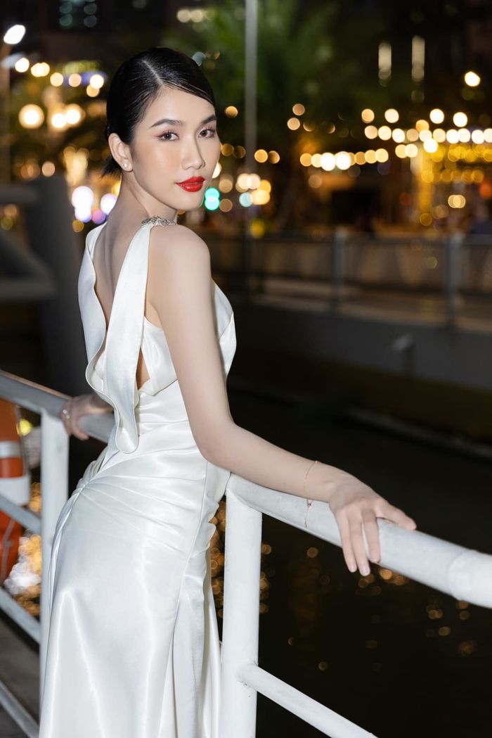 Á hậu học giỏi Phương Anh nhận lời cầu hôn của bạn trai