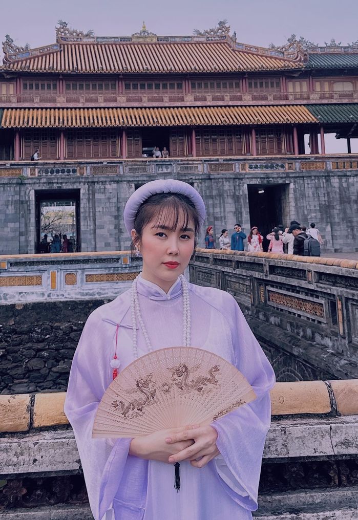 Ảnh hot sao Việt 8/4: Bình Tinh nhớ ba nuôi, bất lực vì đang nằm viện