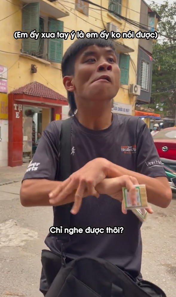 Chàng trai khiếm khuyết hỗ trợ cô gái mất ví tiền: Sẻ chia khi có thể