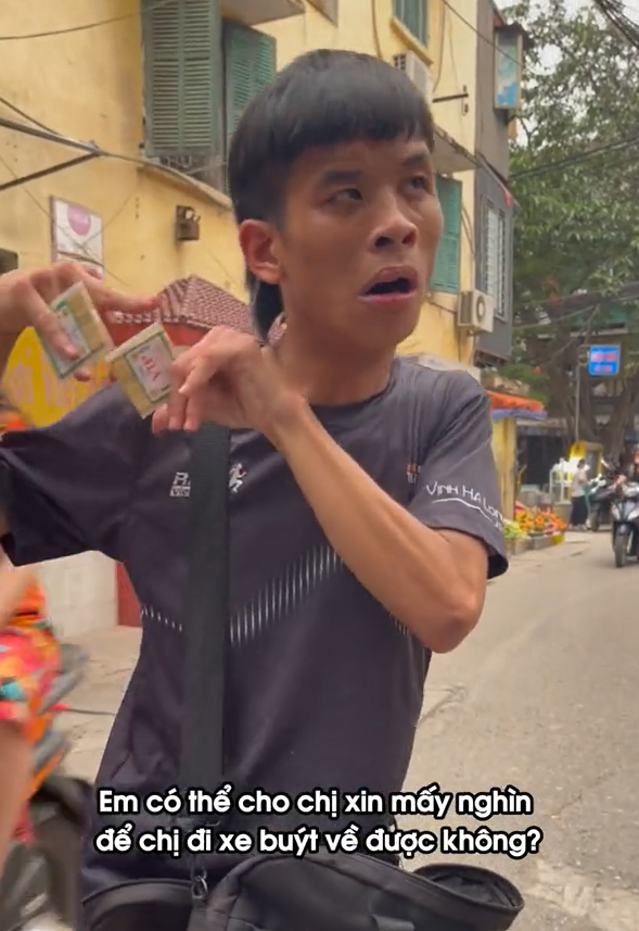 Chàng trai khiếm khuyết hỗ trợ cô gái mất ví tiền: Sẻ chia khi có thể