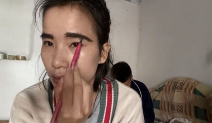 Chỉ cách makeup làm chồng chú ý, cô gái khiến netizen ú oà vì kết quả
