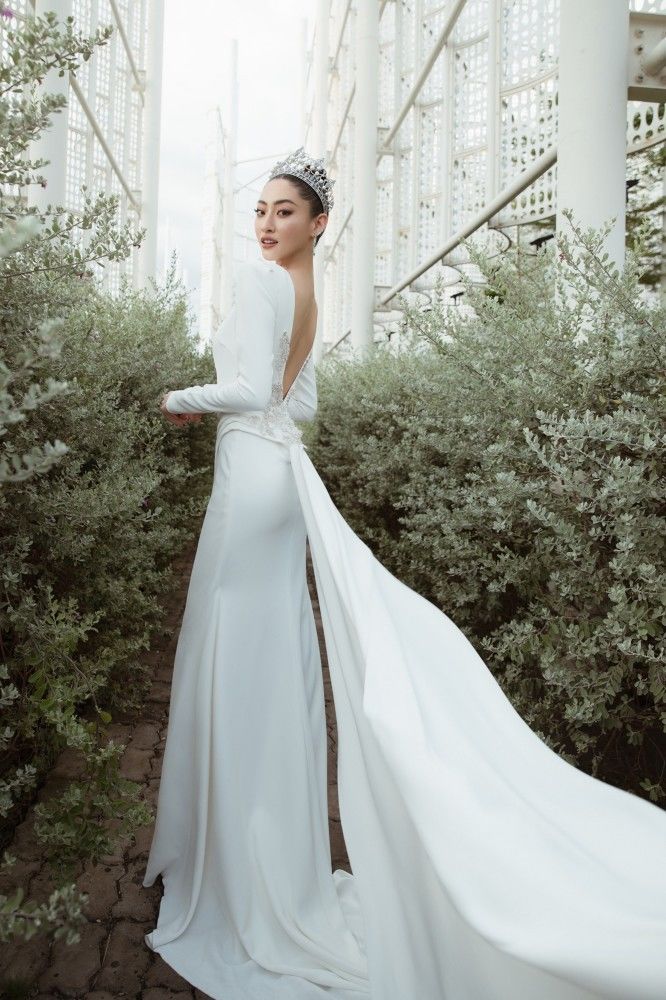 Chưa kết hôn, dàn Hoa hậu ướm thử váy cưới: Phương Khánh gây sốt