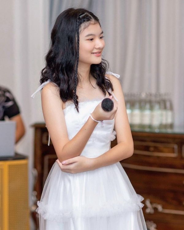 Con gái Trường Ngọc Ánh chẳng ngán “Best Face” Tiểu Vy