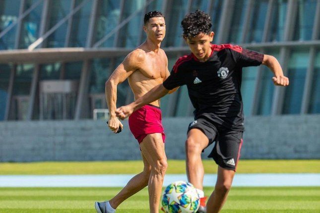 Con trai Ronaldo tương lai nối nghiệp bố siêu cao: 13 tuổi cao 1m70