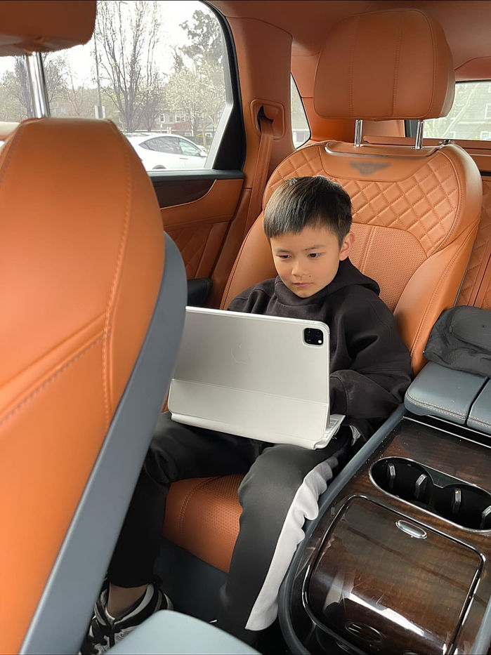Đẳng cấp con trai Đan Trường: Tí tuổi đã đi xem đất xây nhà với mẹ