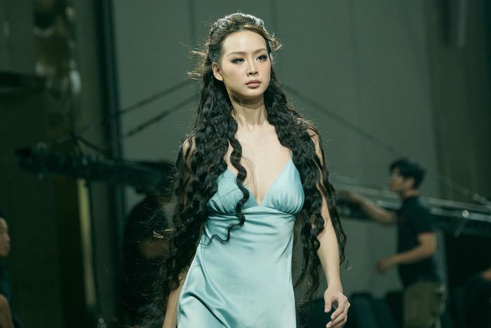 Bảo Ngọc, Phương Nhi lần lượt lên tiếng khi bị chê trình catwalk kém