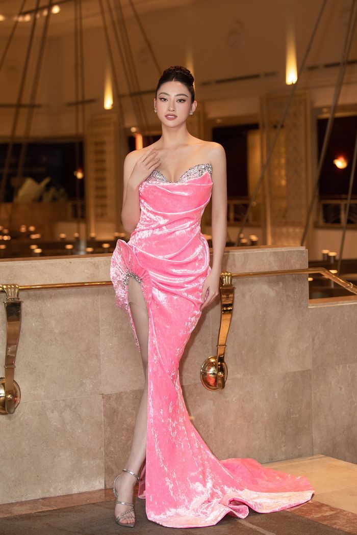 Hoa hậu H'Hen Niê được thông cảm khi bị vấp suýt té trên sàn runway