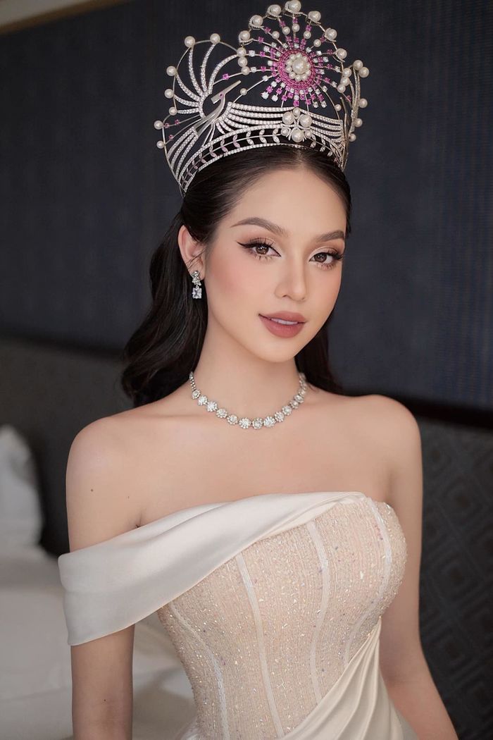 Hoa hậu Thanh Thuỷ thay đổi phong cách thời trang hậu thẩm mỹ