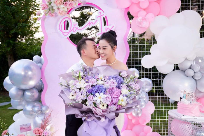 Khi sao Việt tự đánh mất sự lung linh, cao đẹp của 2 từ nghệ sĩ