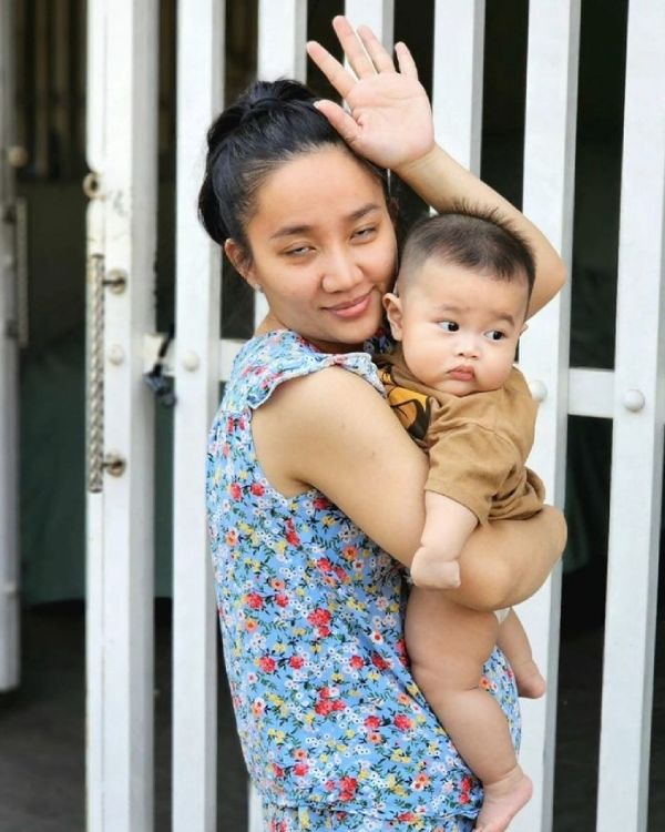 Lê Dương Bảo Lâm bị tố vô tâm, vợ vừa sinh đã phải bê nặng